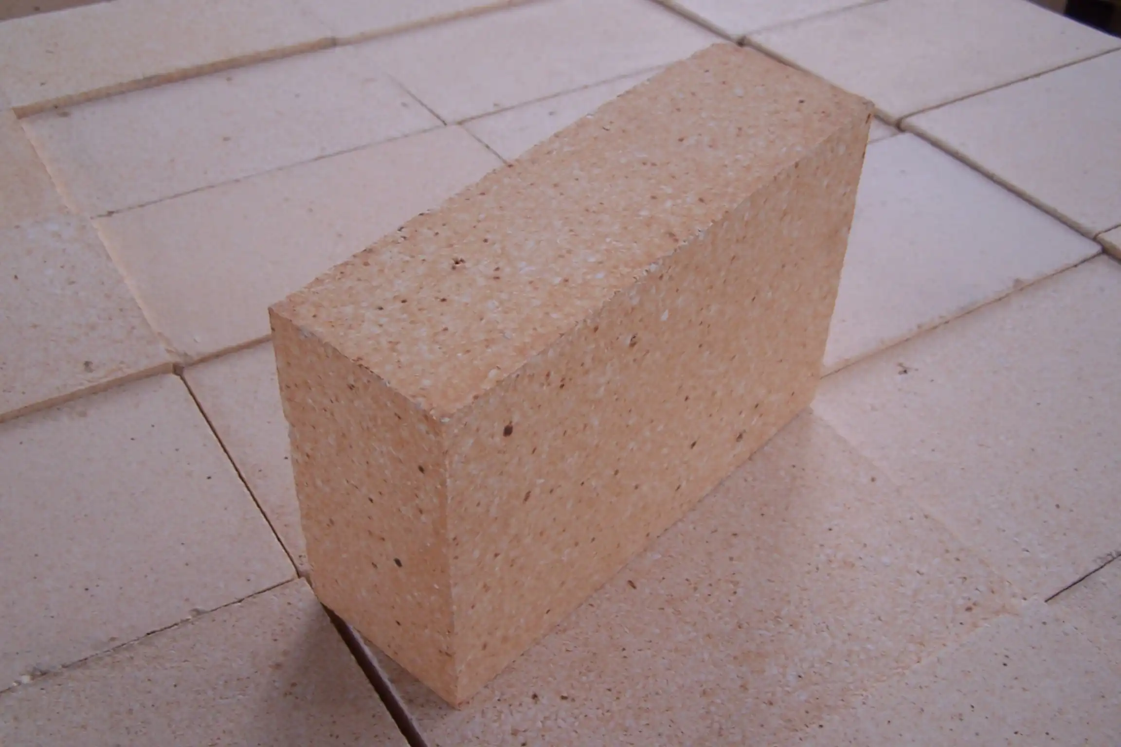 What are the typical applications of fire clay bricks?